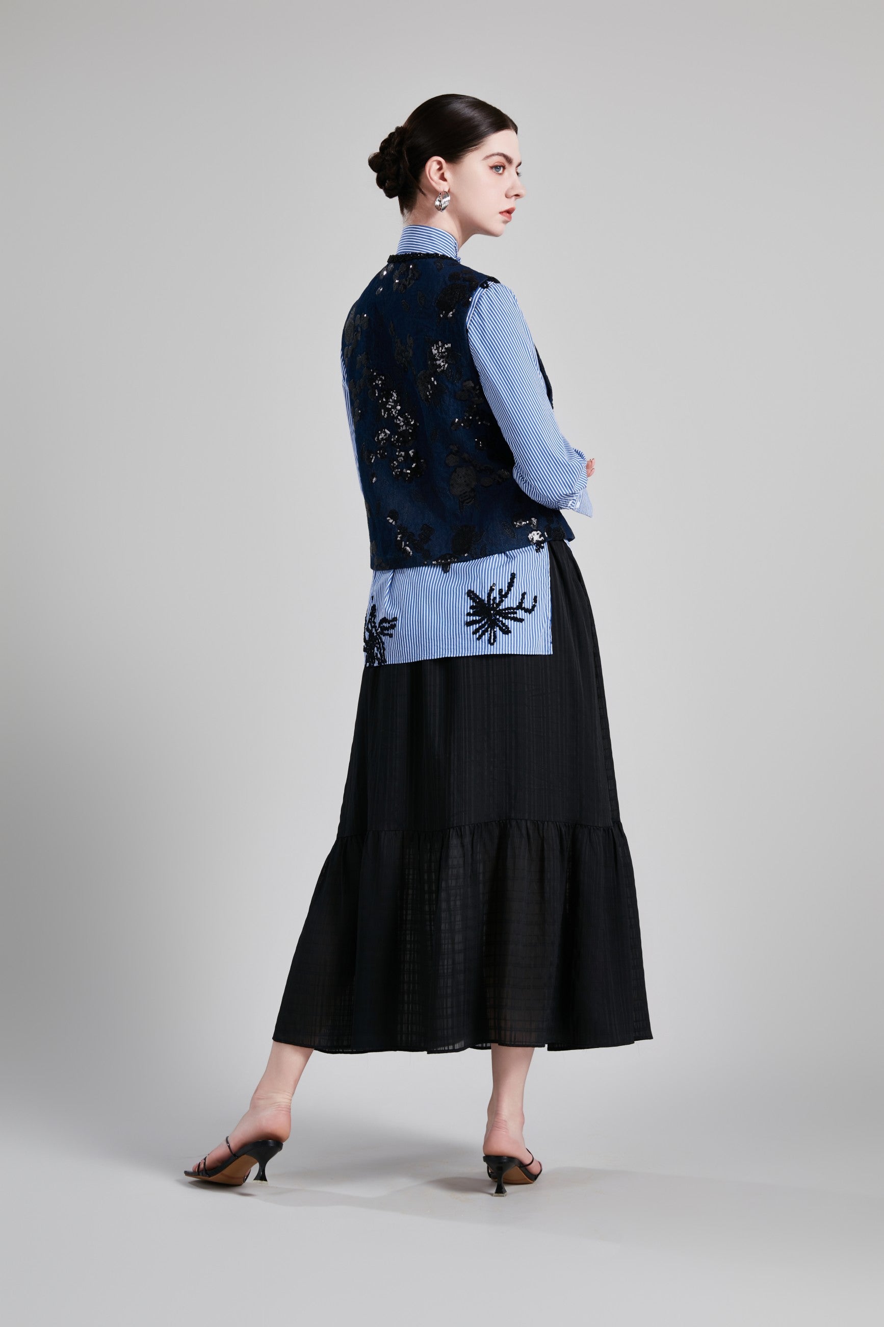 ROUND NECK ASYMMETRICAL VEST
