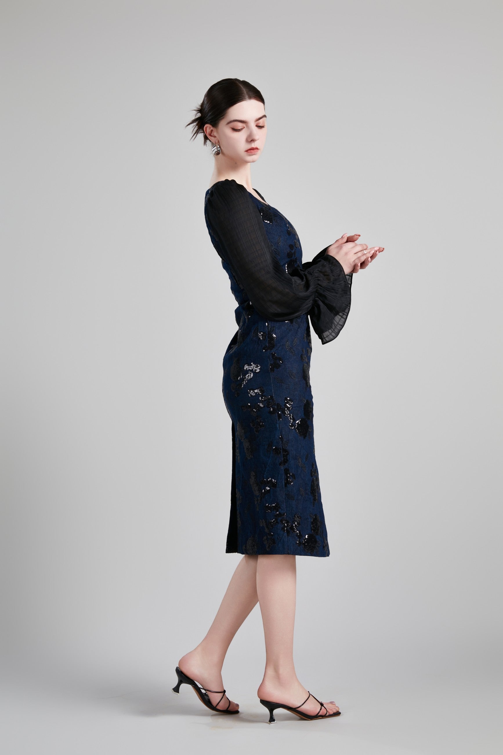 BELL SLEEVE WAIST DEFINING DRESS