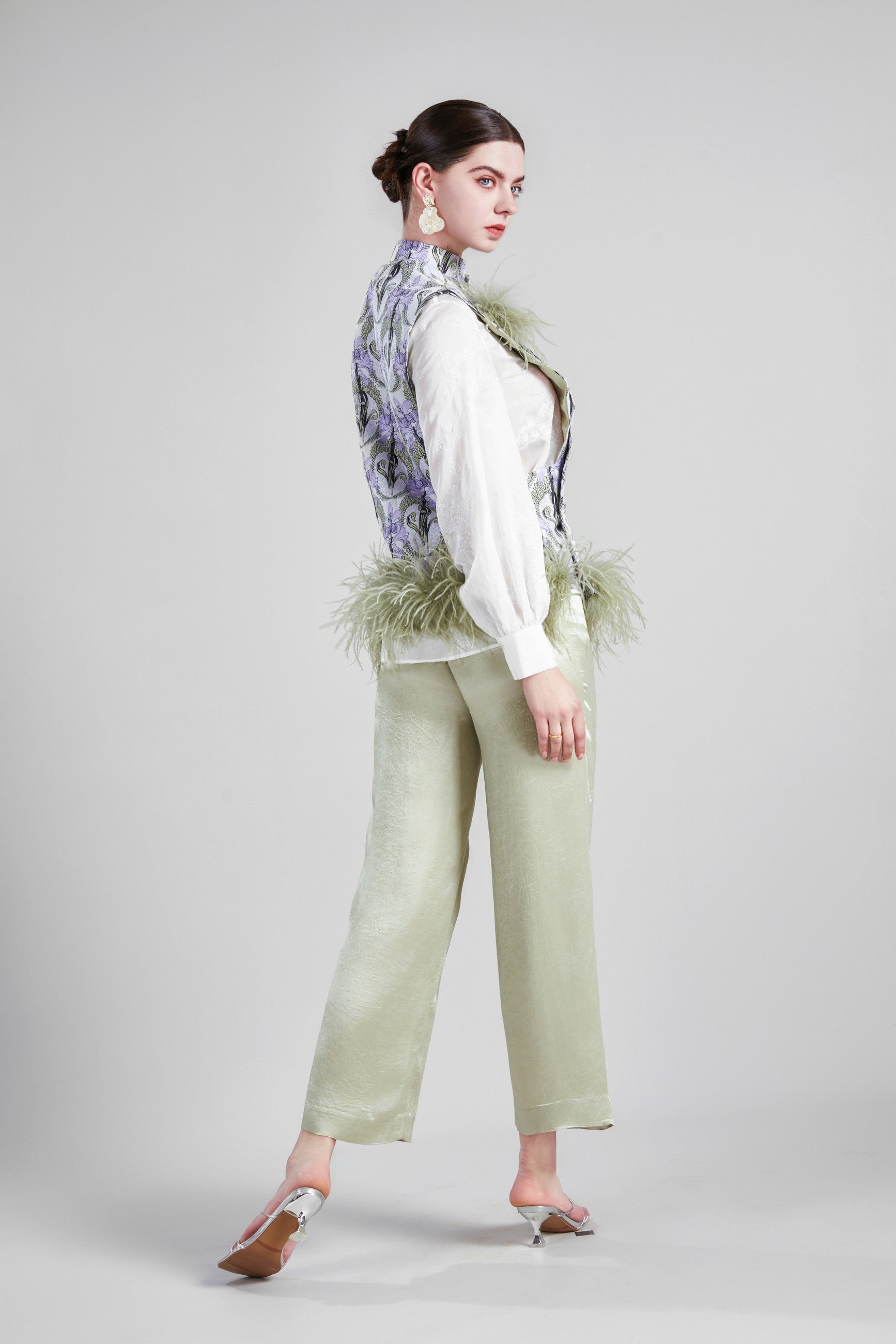 WIDE SLEEVED CAGE VEST COLLAR SHIRT PLEATED TROUSERS