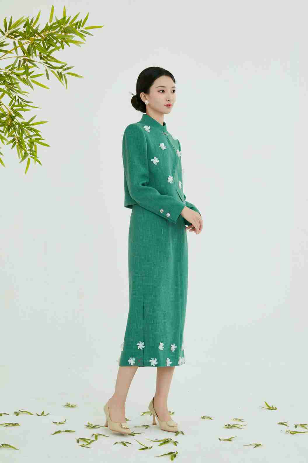 CH COLLECTION JACKET TWEED CURVE PLACKET BACK SLIT SKIRT