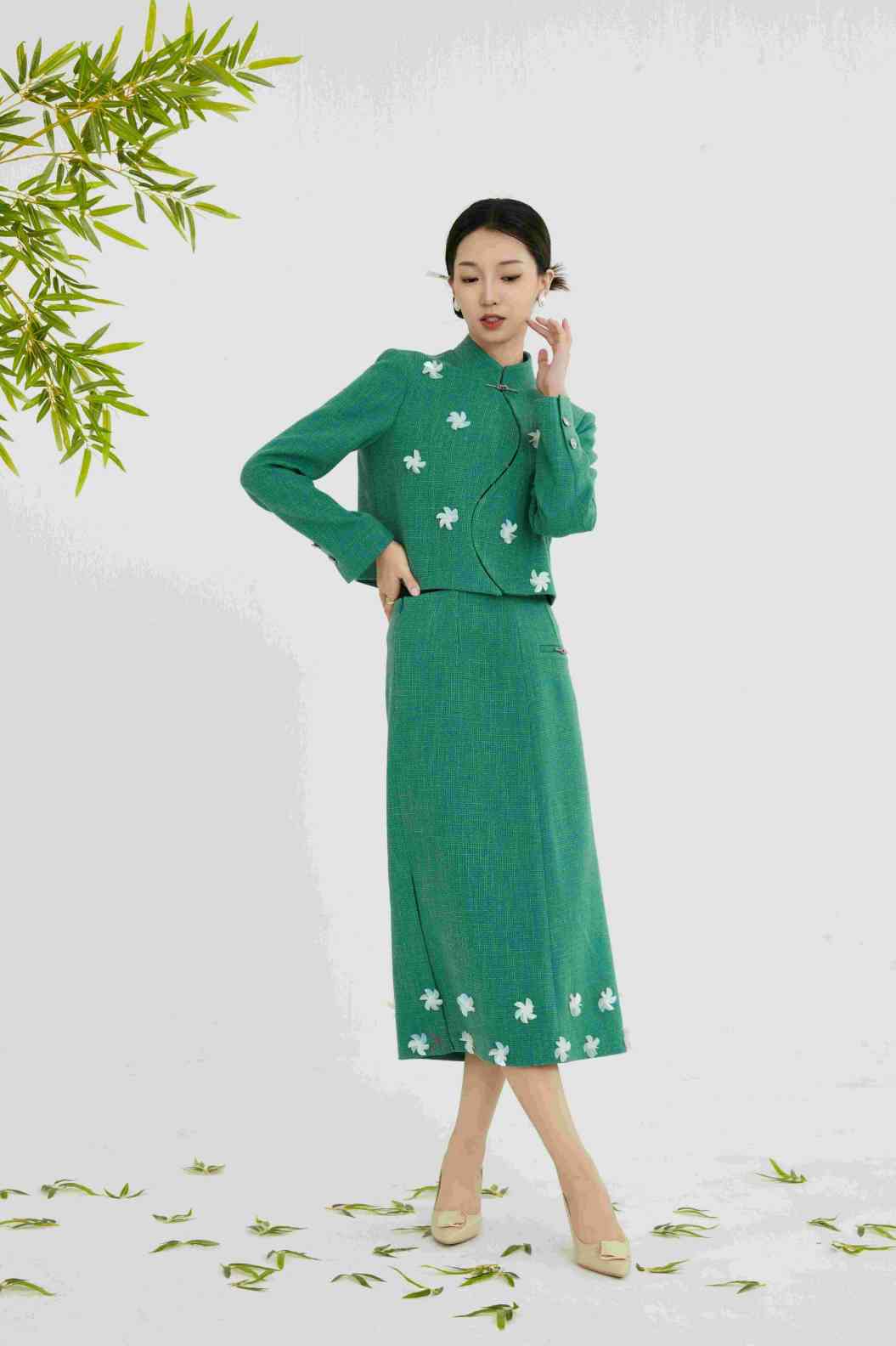 CH COLLECTION JACKET TWEED CURVE PLACKET BACK SLIT SKIRT